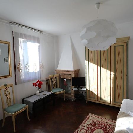 Lovely Apartment In Veneţia Exterior foto
